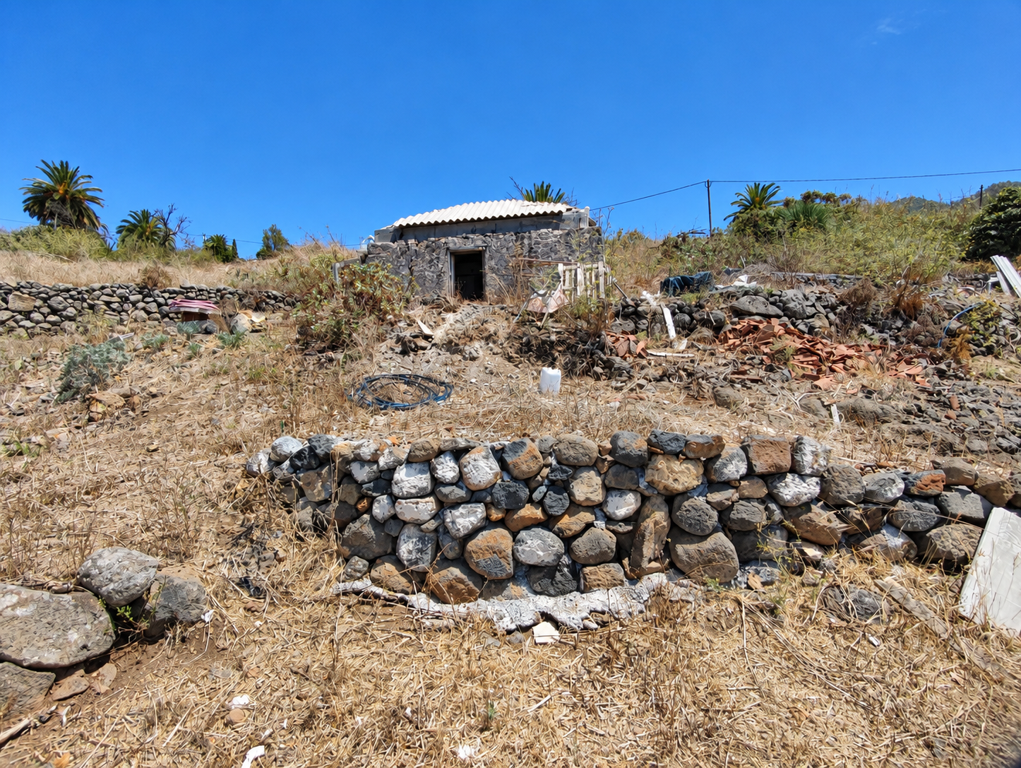Pajero to finish with sea views and a 1,100 m² plot in Tijarafe · 2